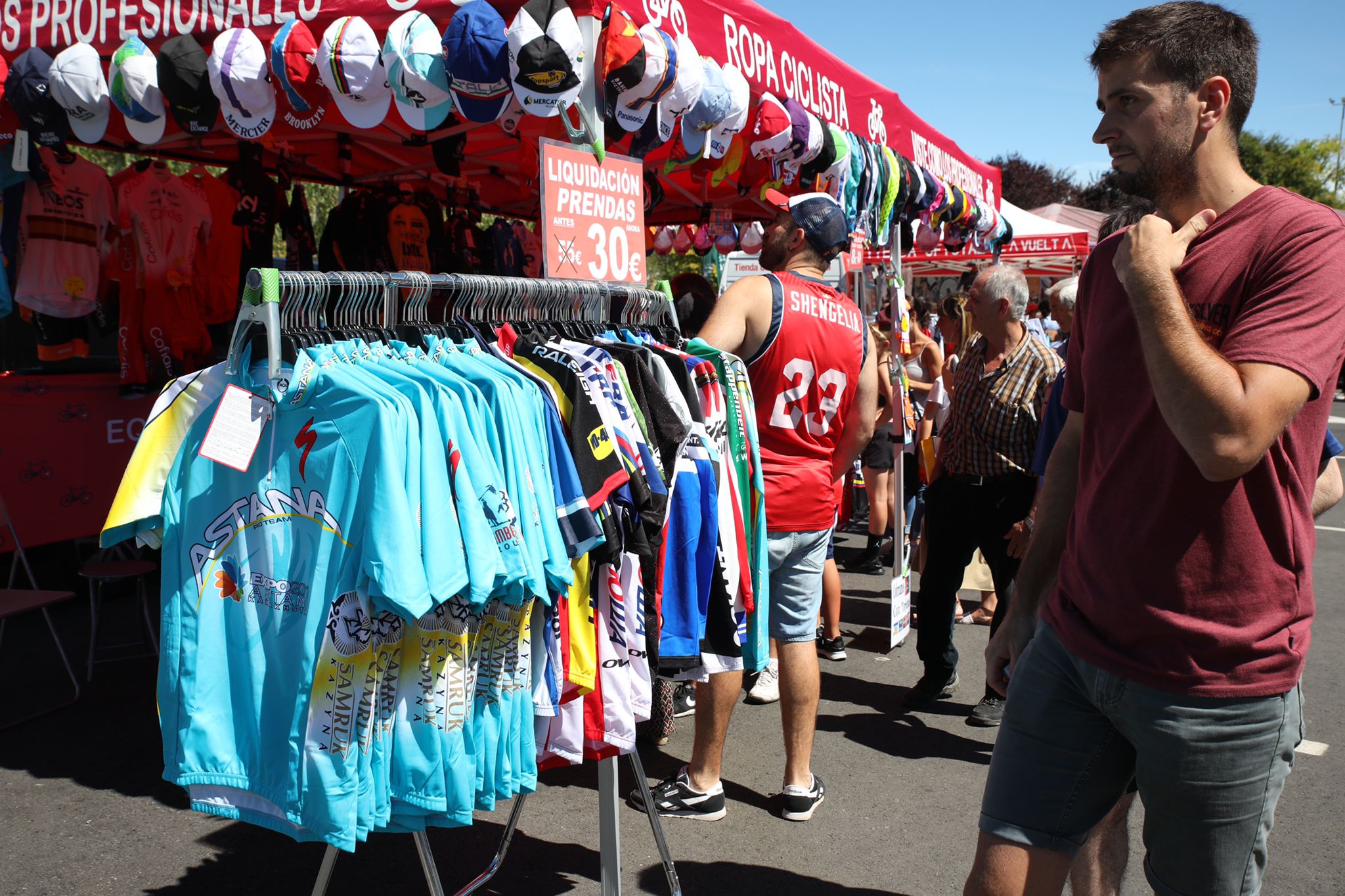 Fotos: Las mejores fotos de la cuarta etapa de La Vuelta en Álava