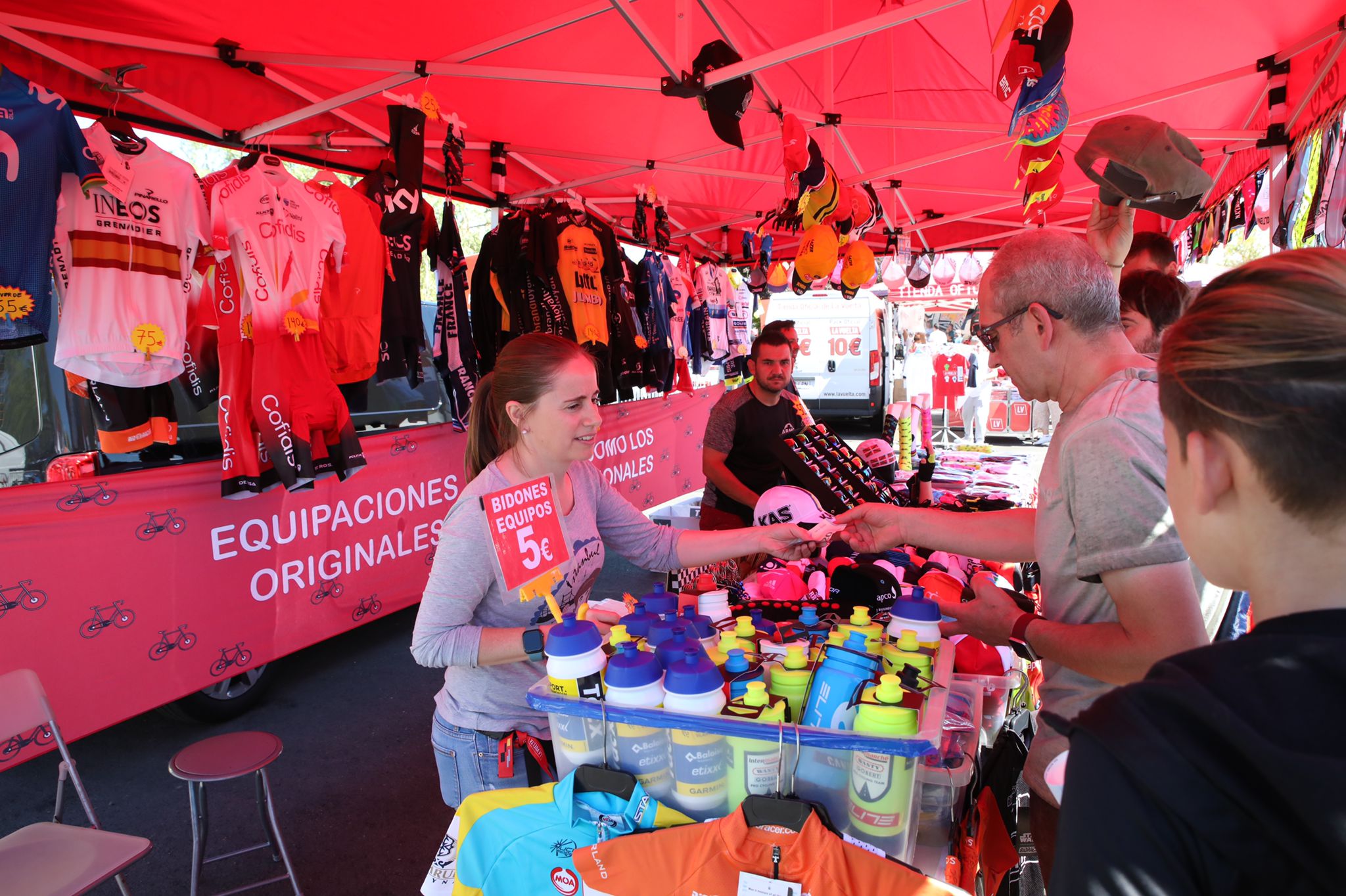 Fotos: Las mejores fotos de la cuarta etapa de La Vuelta en Álava