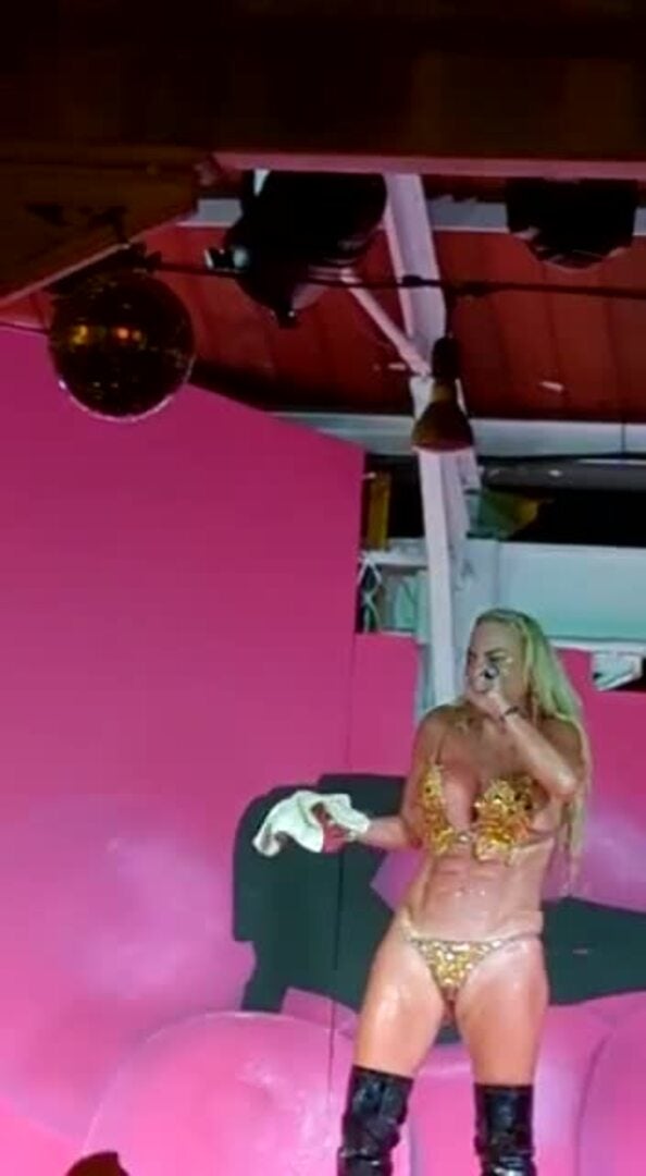 Insólita pedida de mano en Pinpilinpauxa durante el concierto de Leticia Sabater