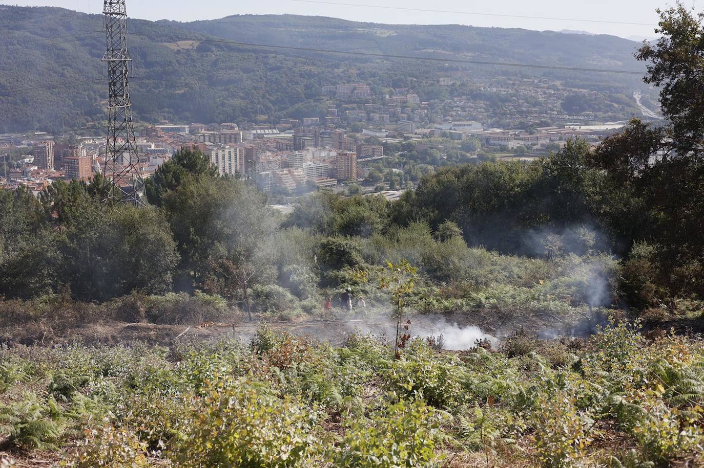 Fotos: Hallan los cuerpos calcinados de dos gemelos de 73 años en un incendio en Basauri