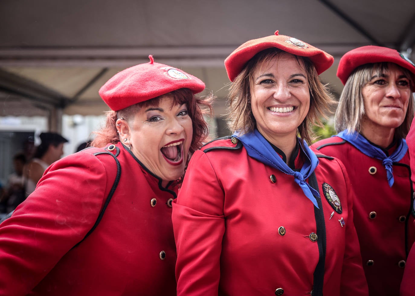 Fotos: Más de 20 txupineras de la Aste Nagusia se reúnen en las fiestas en la tradicional jornada de hermanamiento