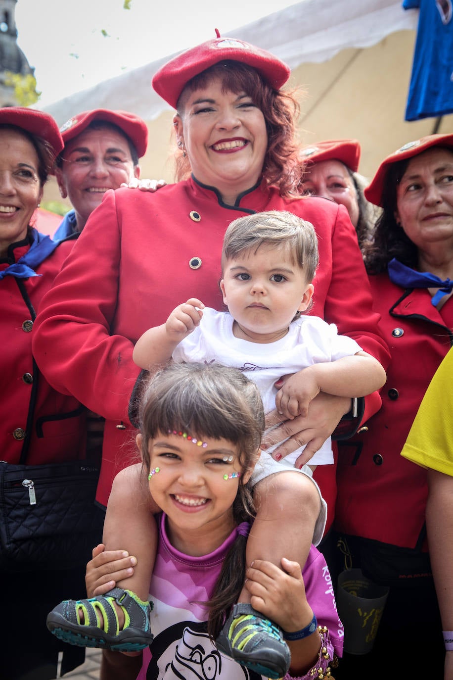 Fotos: Más de 20 txupineras de la Aste Nagusia se reúnen en las fiestas en la tradicional jornada de hermanamiento