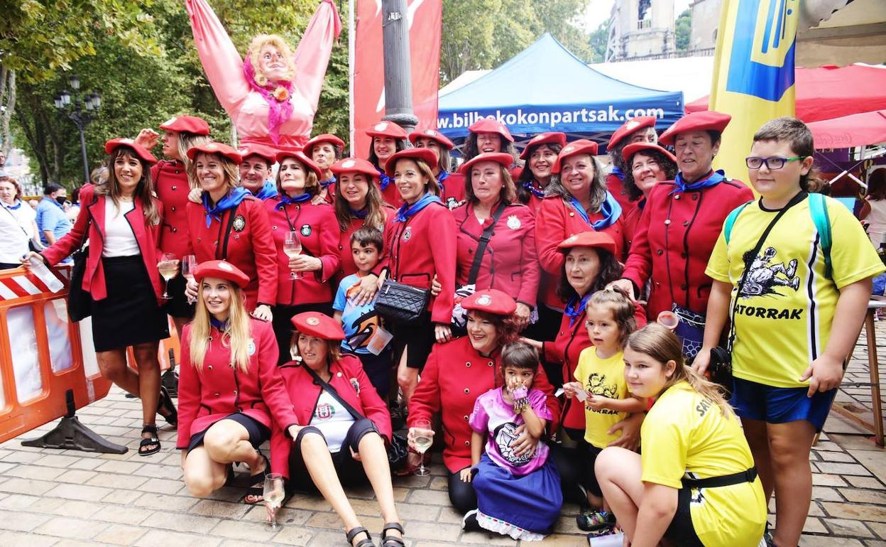 Reenuentro de txupineras en El Arenal