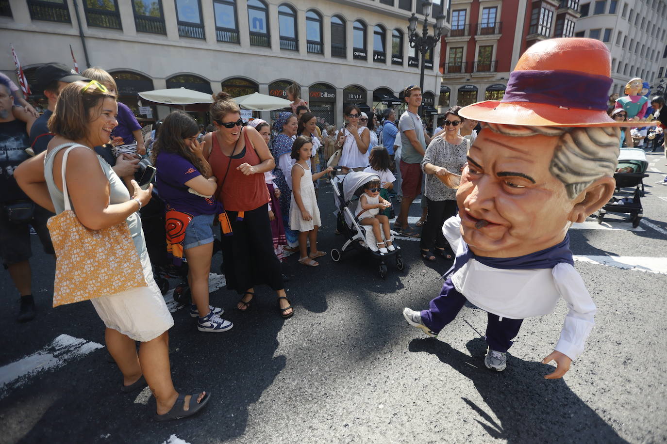 Fotos: Baile de todos los gigantes, reunión de caniches... las imágenes del último día de fietas