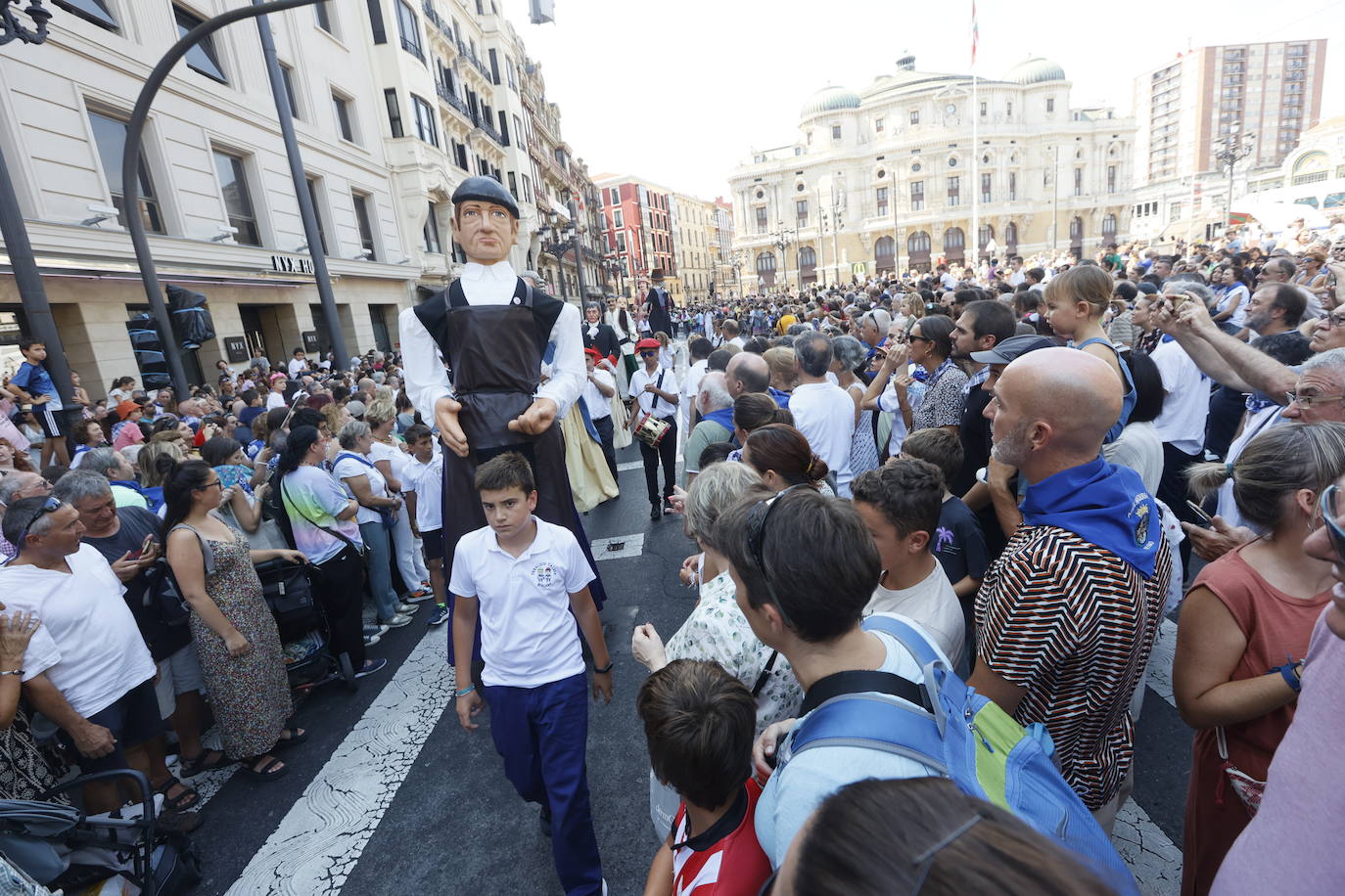 Fotos: Baile de todos los gigantes, reunión de caniches... las imágenes del último día de fietas