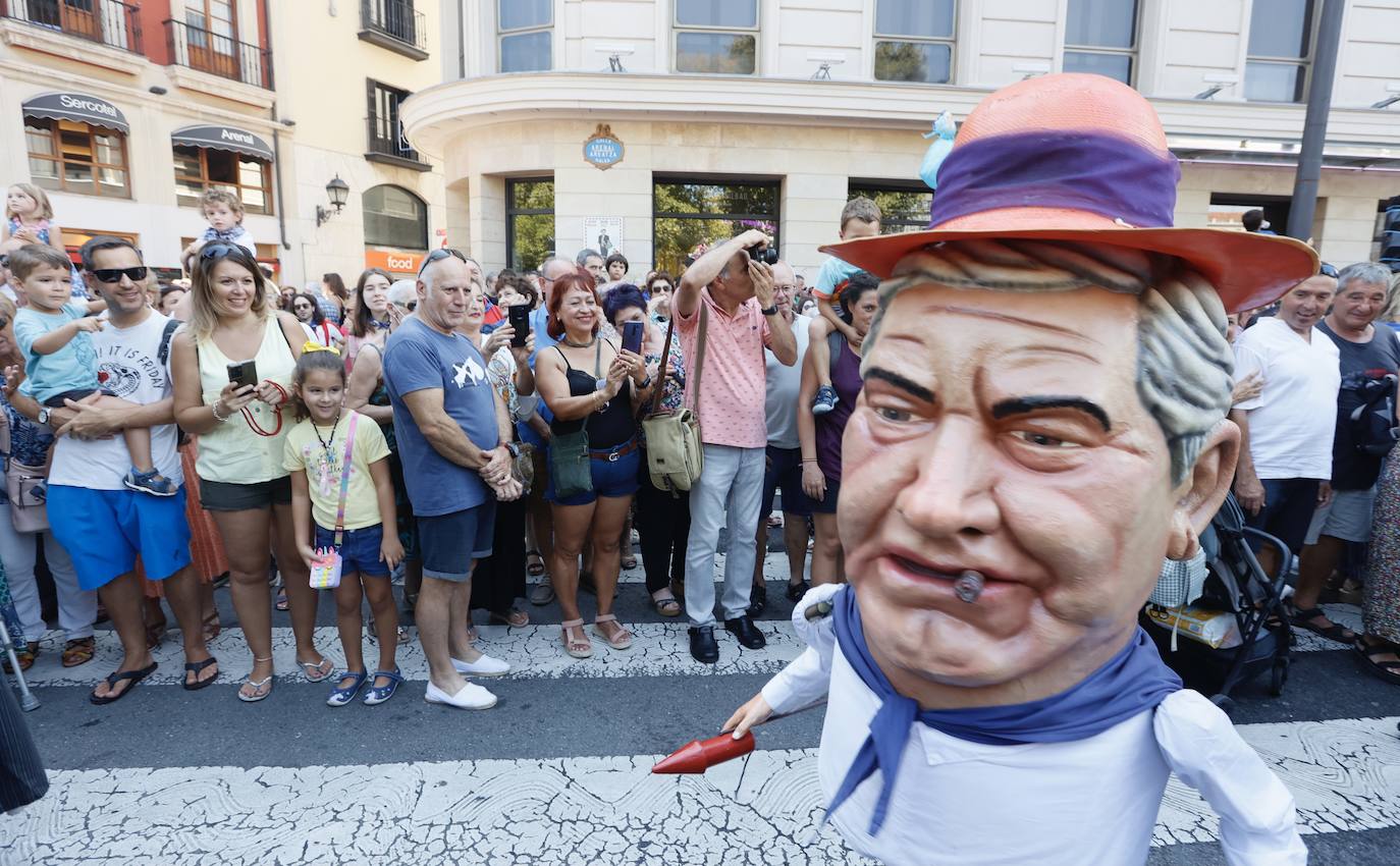 Fotos: Baile de todos los gigantes, reunión de caniches... las imágenes del último día de fietas
