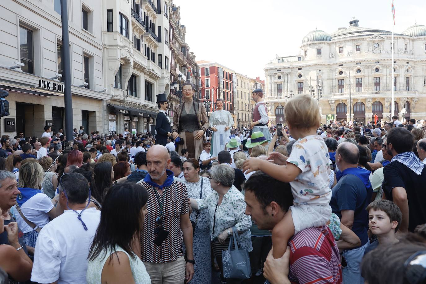 Fotos: Baile de todos los gigantes, reunión de caniches... las imágenes del último día de fietas