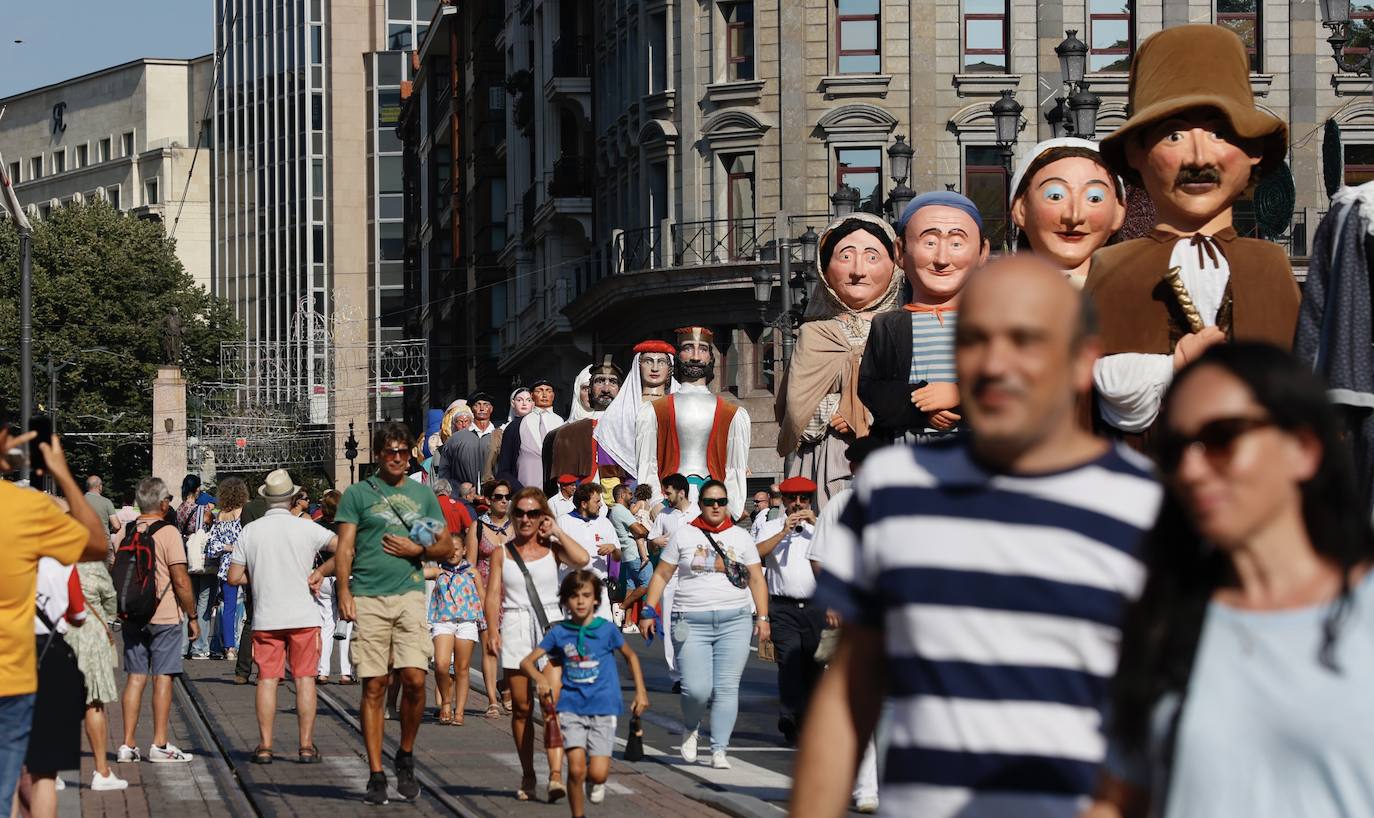 Fotos: Baile de todos los gigantes, reunión de caniches... las imágenes del último día de fietas