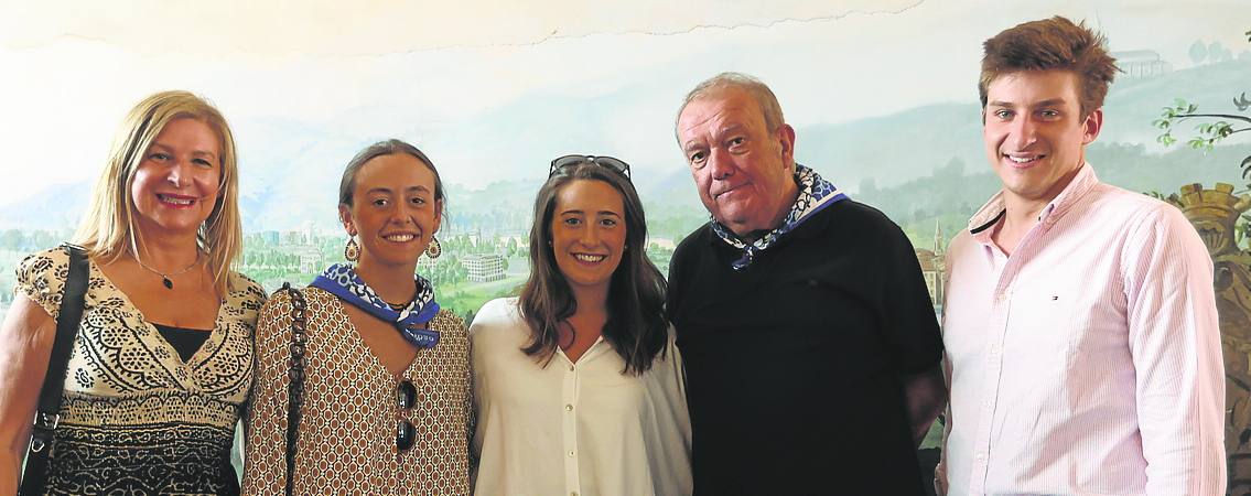 Yolanda Aberasturi, Teresa y Ana Ugalde, Alberto González y Nicolás Migoya.