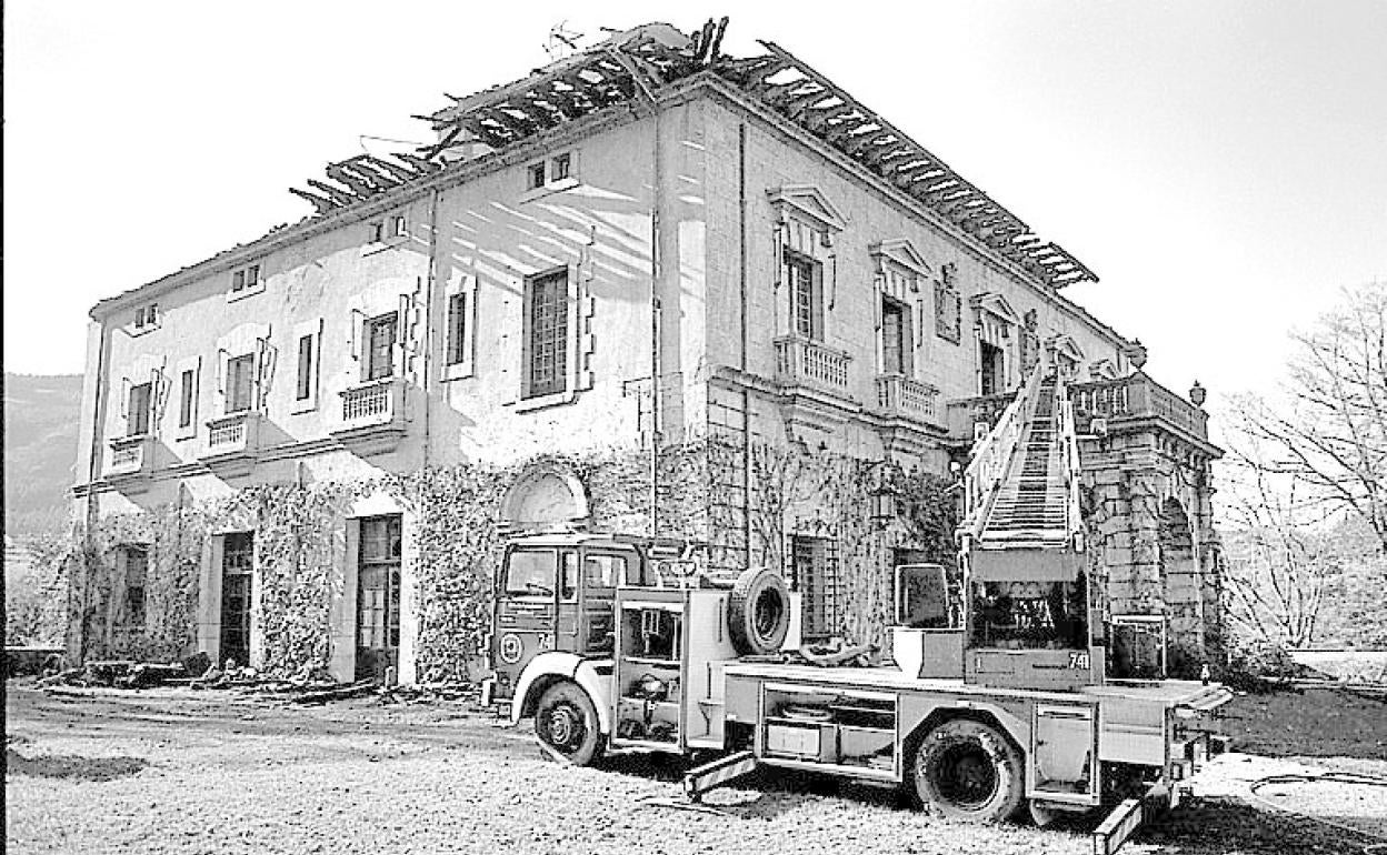 El palacio, el día después del incendio de 1992. 