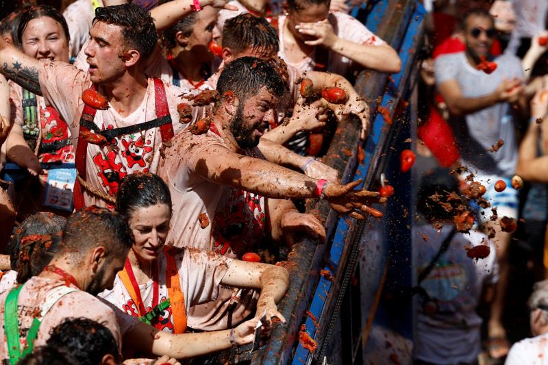 Fotos: Vuelve la fiesta del tomate a las calles de Buñol tras dos años de parón