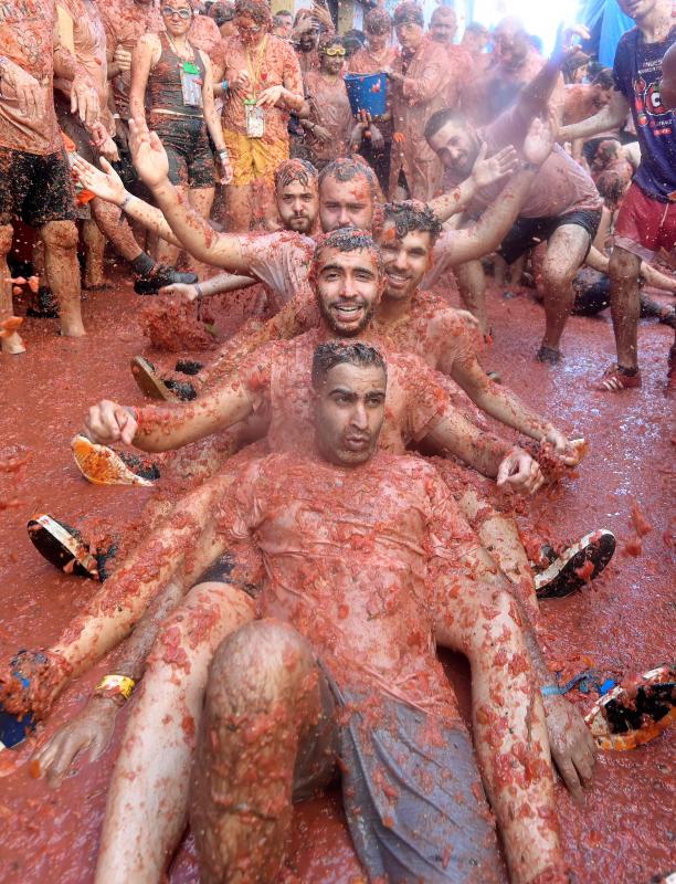 Fotos: Vuelve la fiesta del tomate a las calles de Buñol tras dos años de parón