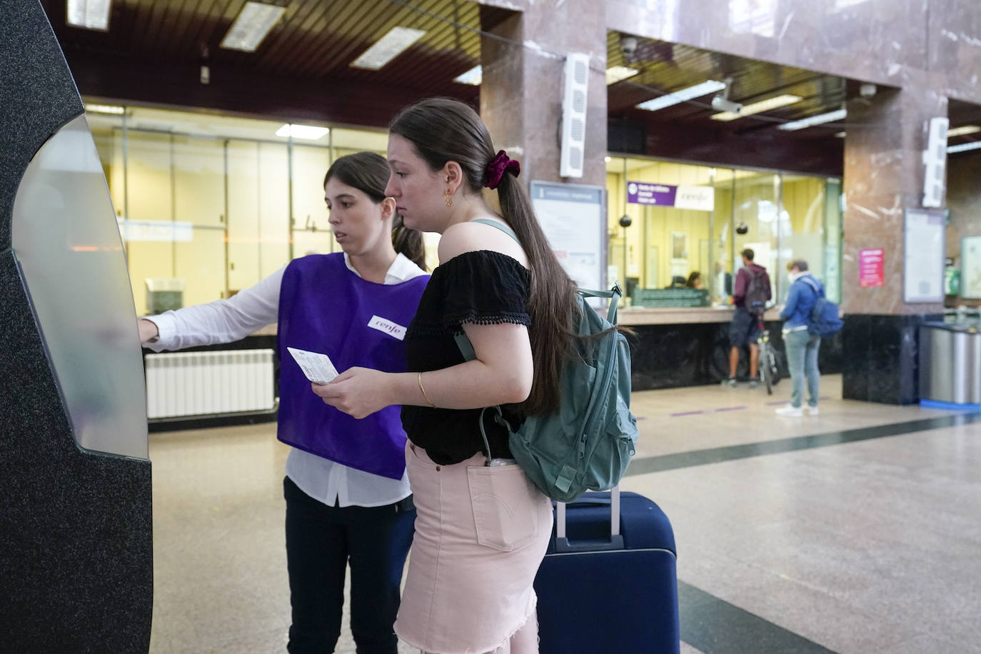 Fotos: Satisfacción entre los alaveses en el primer día de descuentos en el transporte público