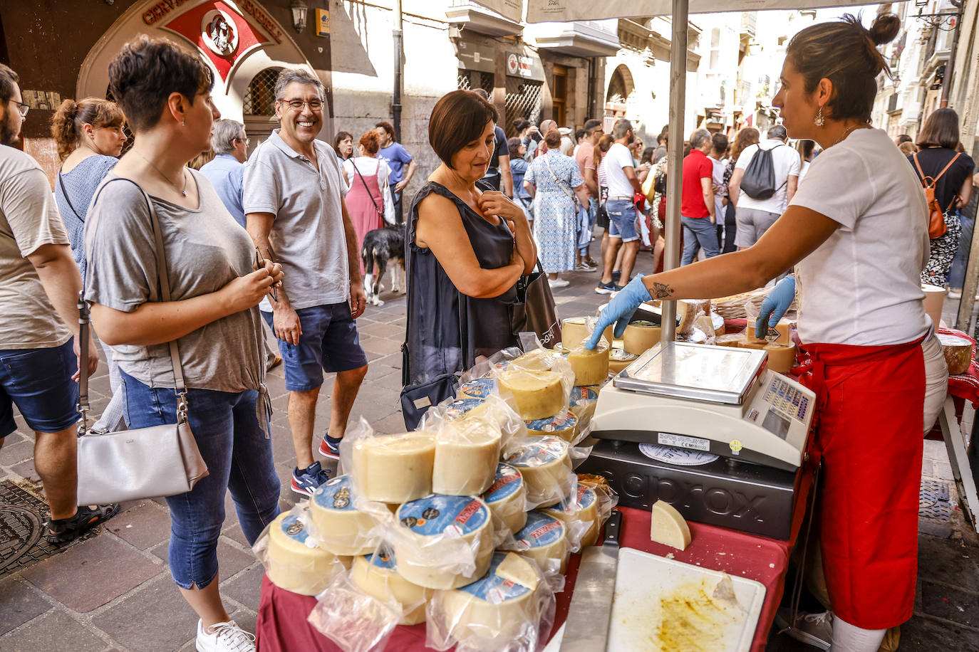 Fotos: El Mercado de la Almendra resucita al Casco Medieval de su letargo veraniego
