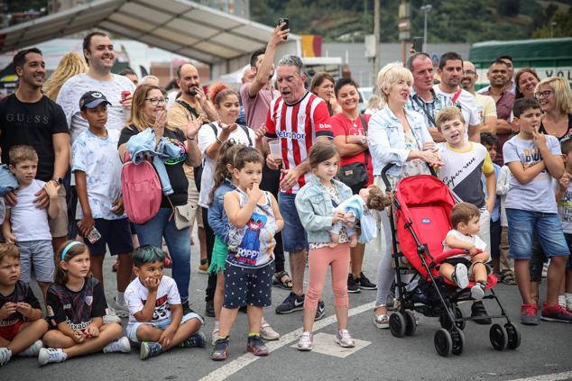 Fotos: Concentración de concuctoras de camión en Barakaldo