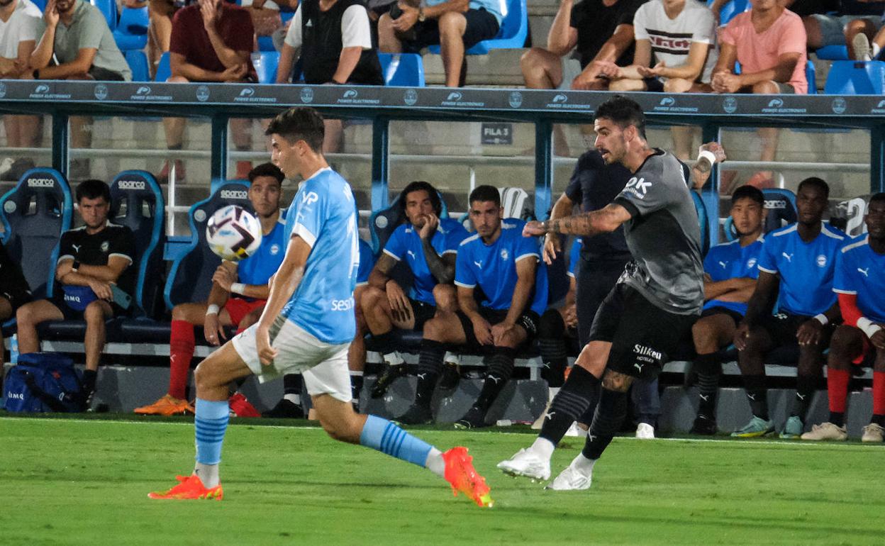 Los jugadores del Alavés en el partido en Ibiza. 