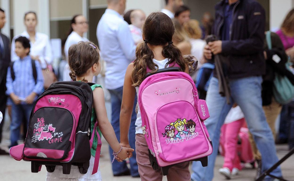 Educación asigna plaza a 2.300 profesores apenas unas horas antes de comenzar el curso