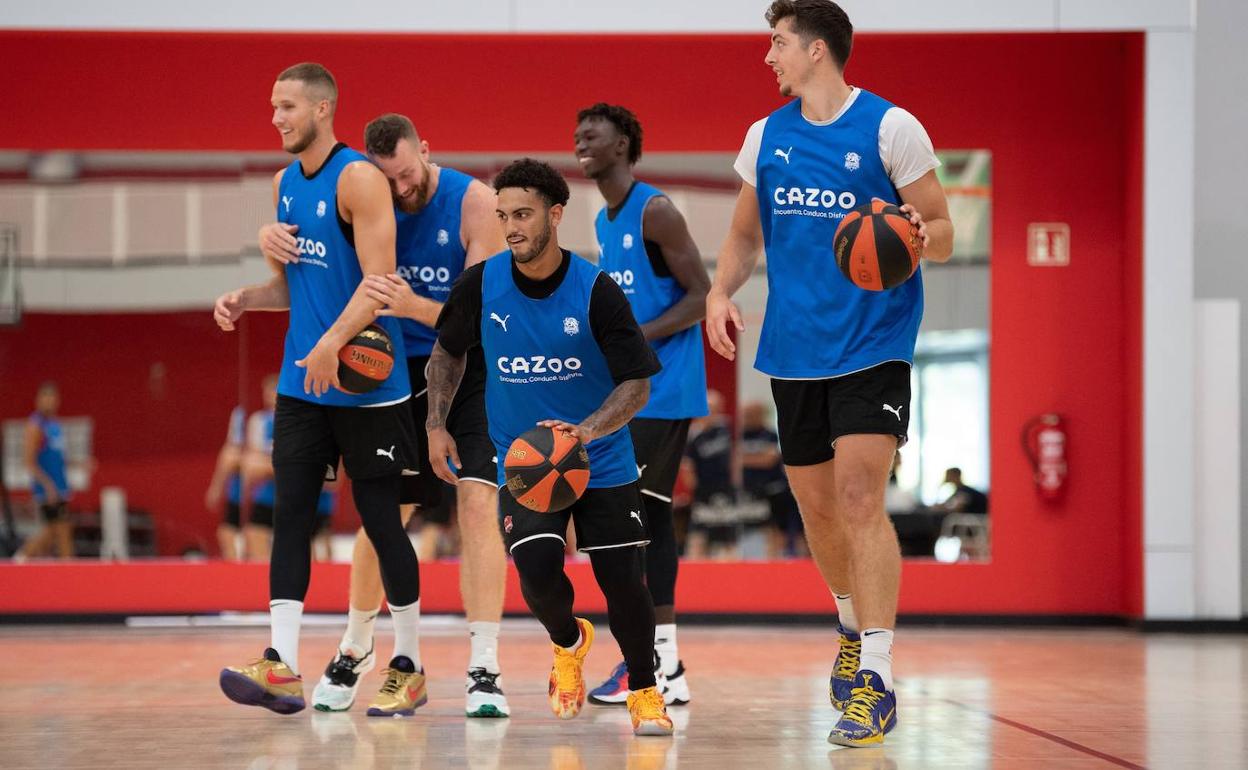 Sedekerskis, Costello, Howard, Sow y Hommes, de izquierda a derecha, en un entrenamiento.