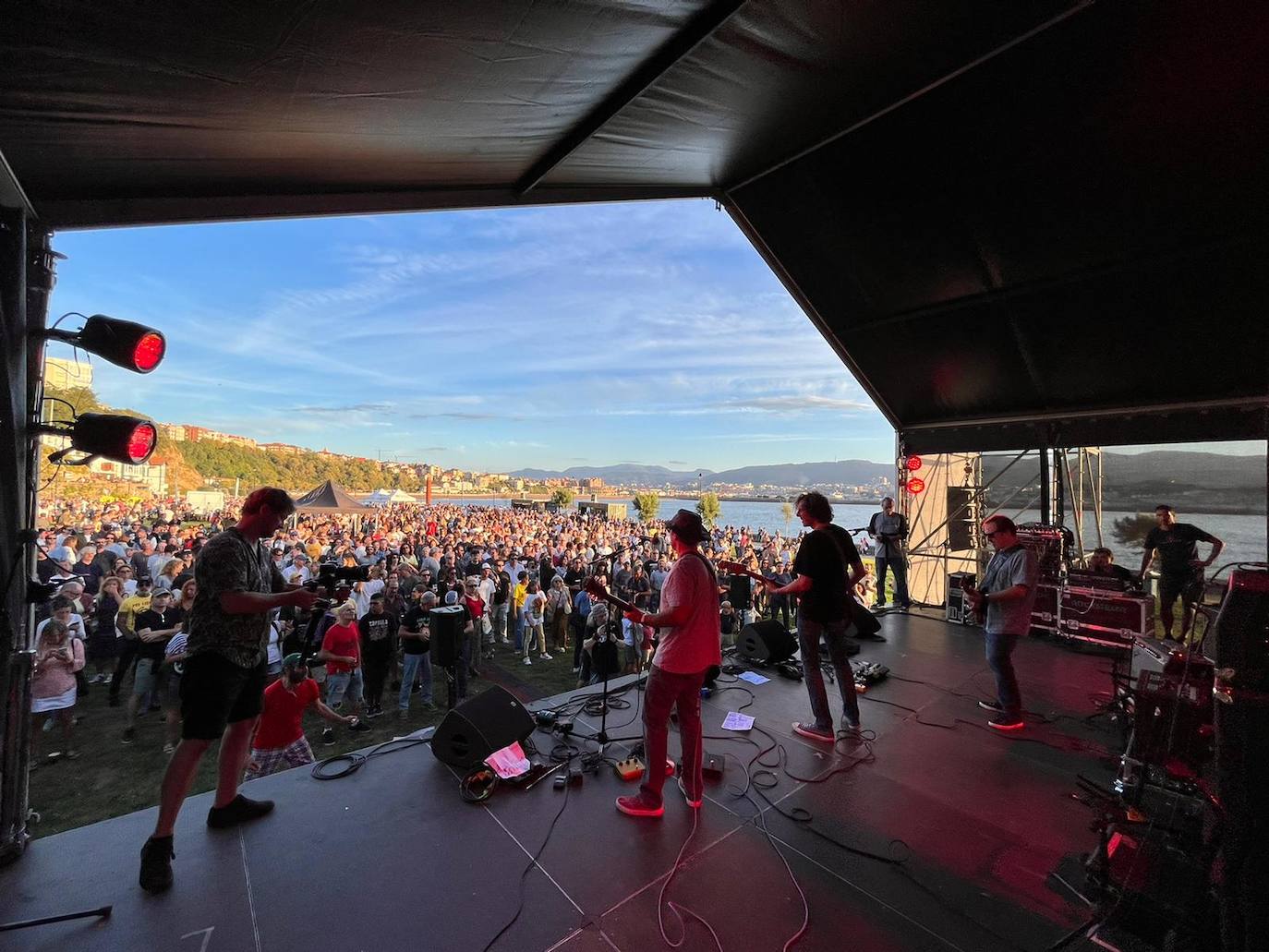 Fotos: Guitarras y solidaridad en el festival de Getxo