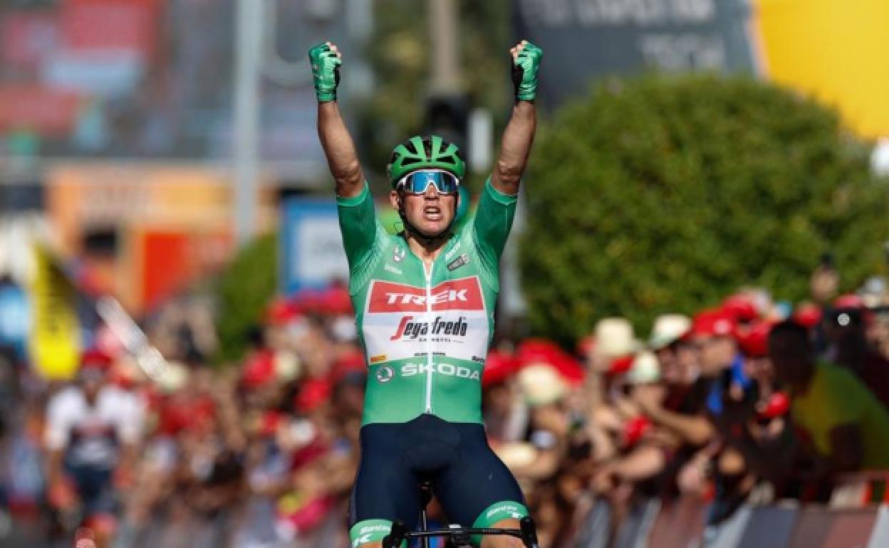 El danés Mads Pedersen celebra su tercera victoria al sprint en esta Vuelta a España. 