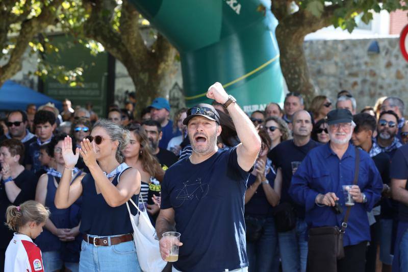 Fotos: Bermeo celebra la victoria de Urdaibai en plenas fiestas de la localidad