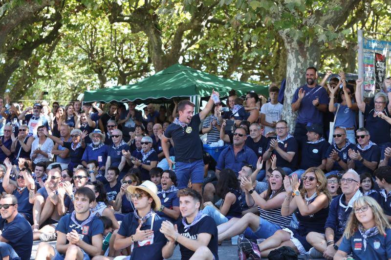 Fotos: Bermeo celebra la victoria de Urdaibai en plenas fiestas de la localidad