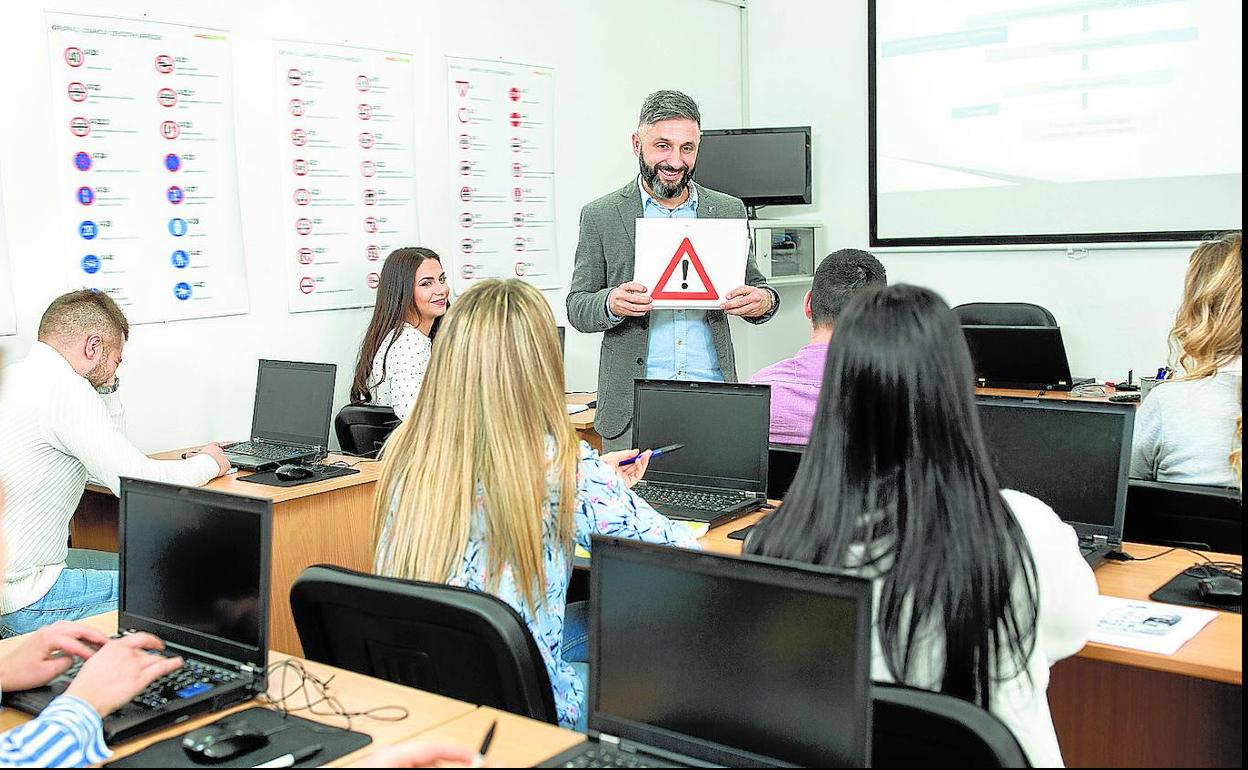 Educación sólo permitirá ser profesor de autoescuela a quien sepa euskera