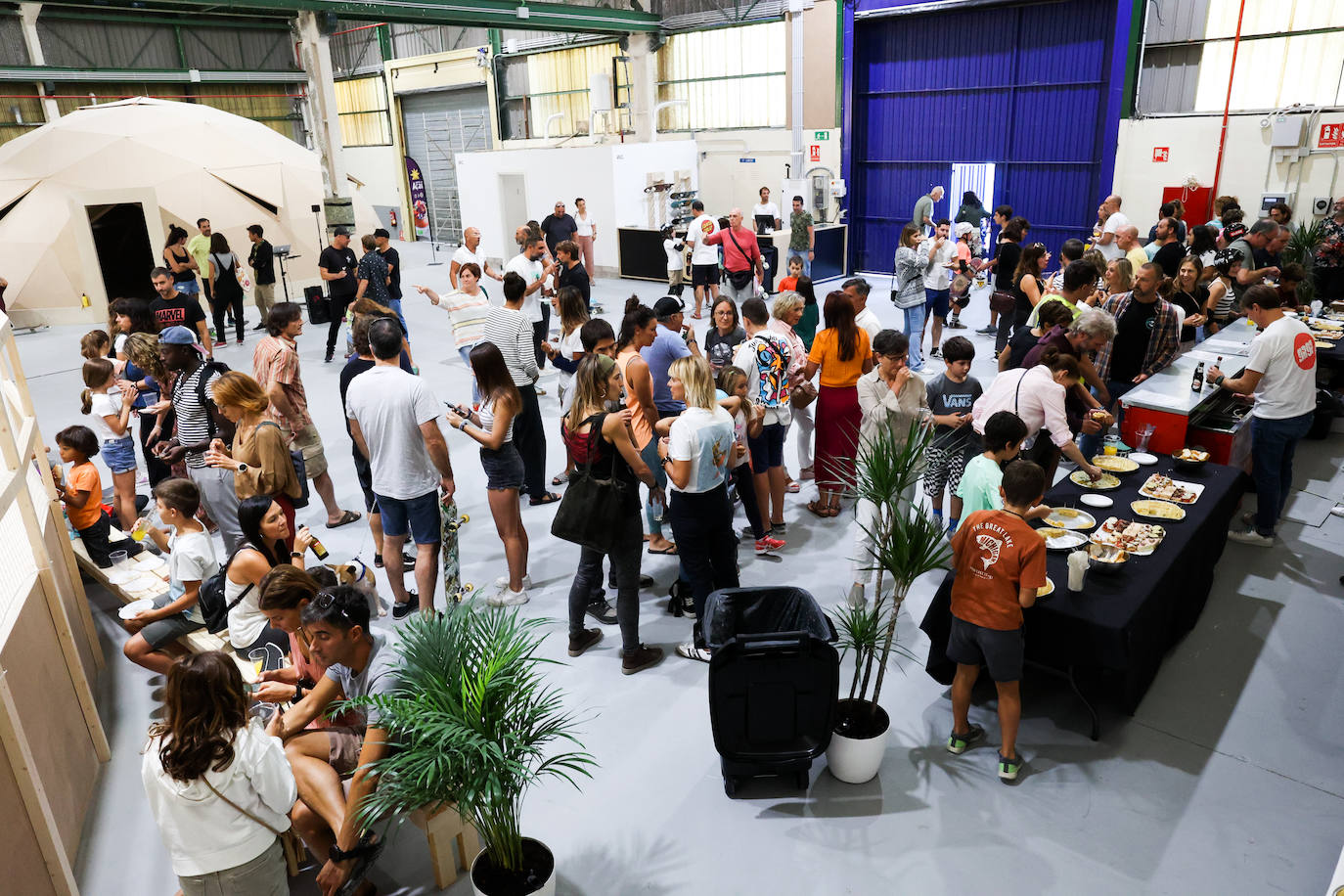 Fotos: Inaugurado en Sopela el surf-skate park con la ola más grande de Europa