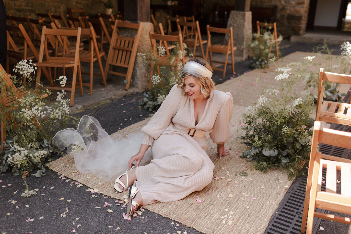 Fotos: Nerea, la novia vizcaína que brilló en su boda con un vestido que nos transporta a los años 40