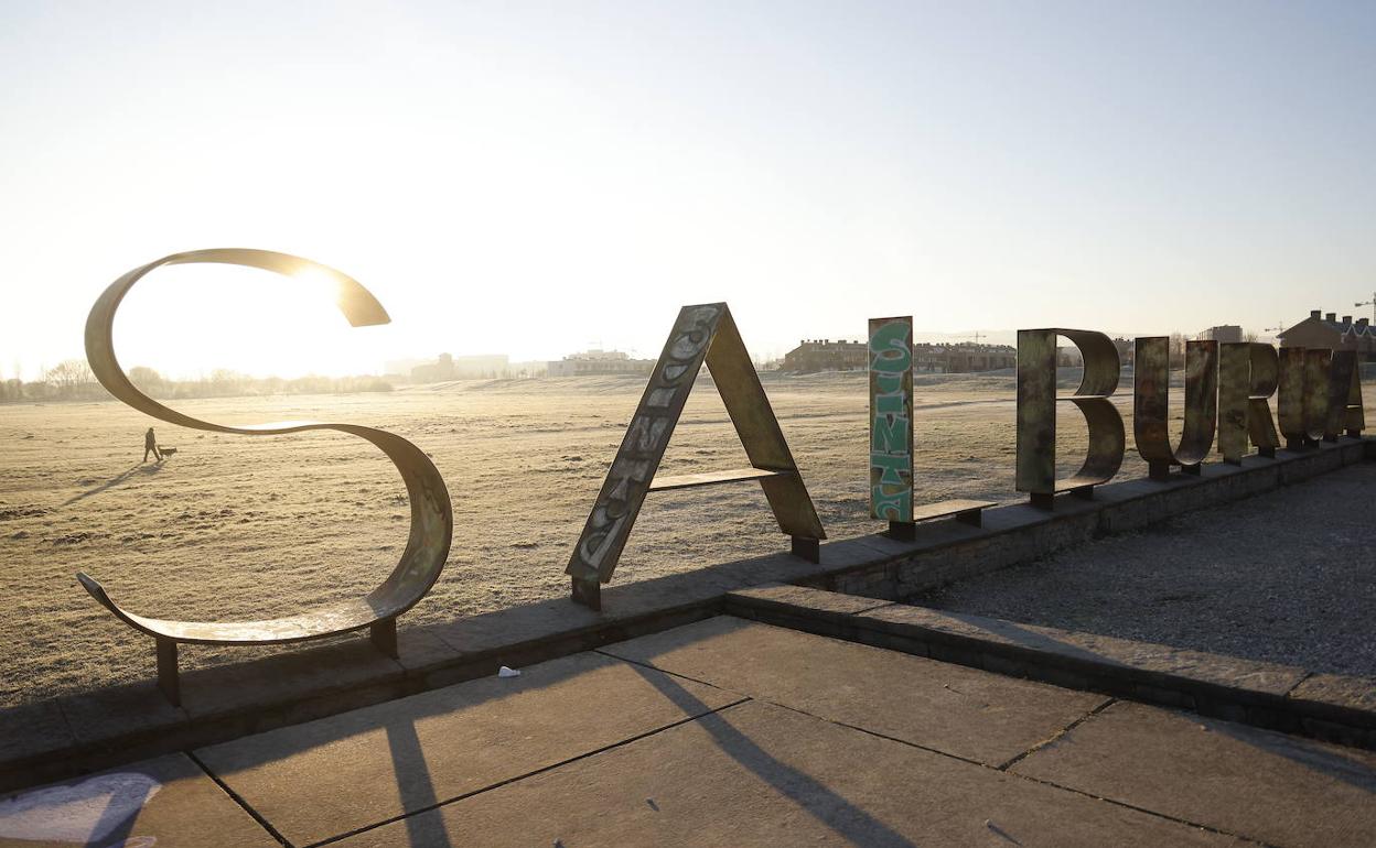 Vitoria ha amanecido con frío, aunque el sol irá templando el ambiente.