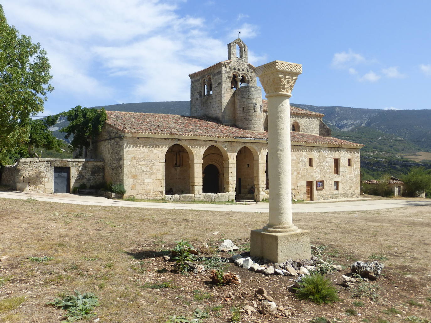 Iglesia de San Miguel Arcángel, Valdenoceda, Burgos.