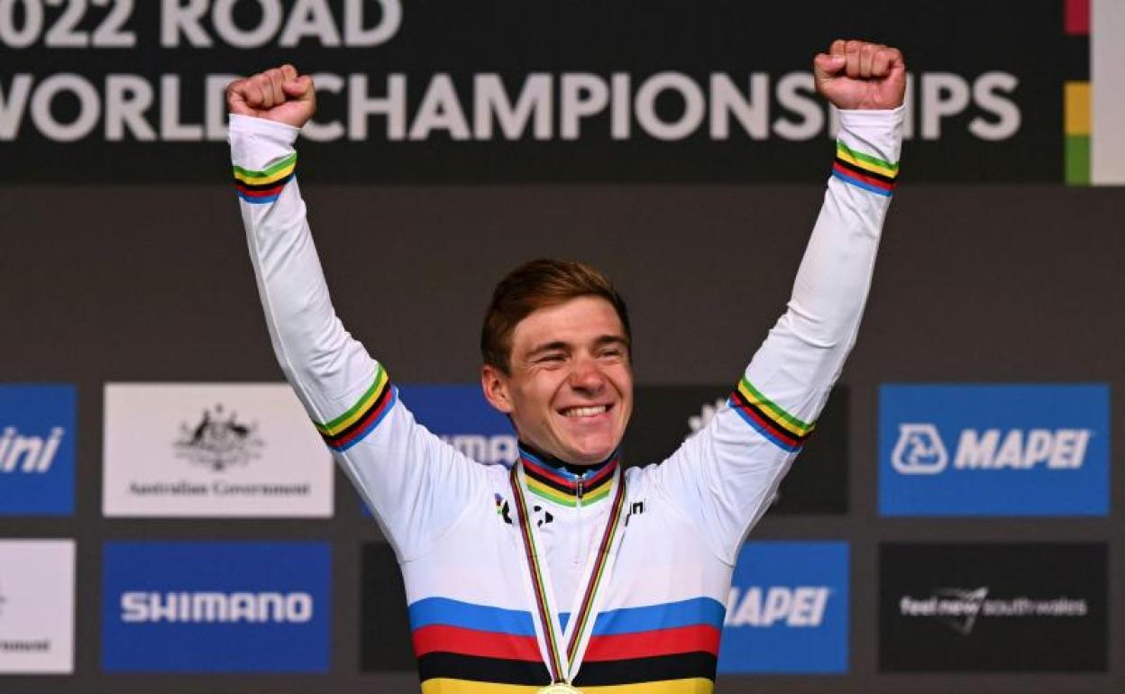 Remco Evenepoel, con el maillot arcoíris. 