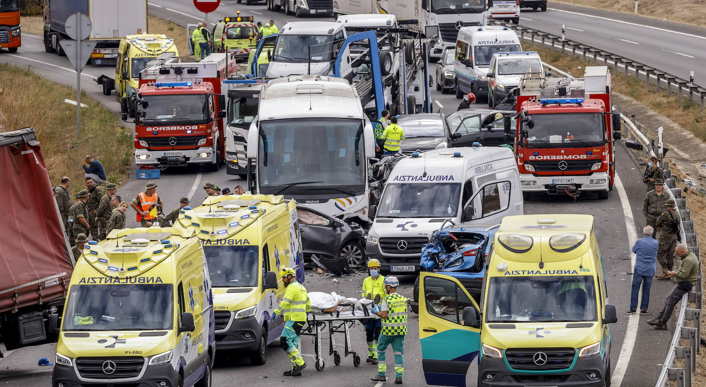 Fotos: Accidente múltiple en la A1 a la altura de Júndiz