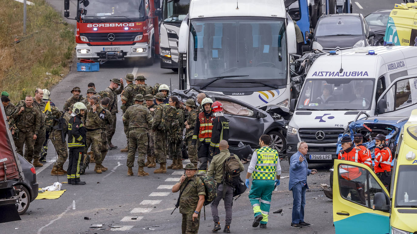 Fotos: Accidente múltiple en la A1 a la altura de Júndiz