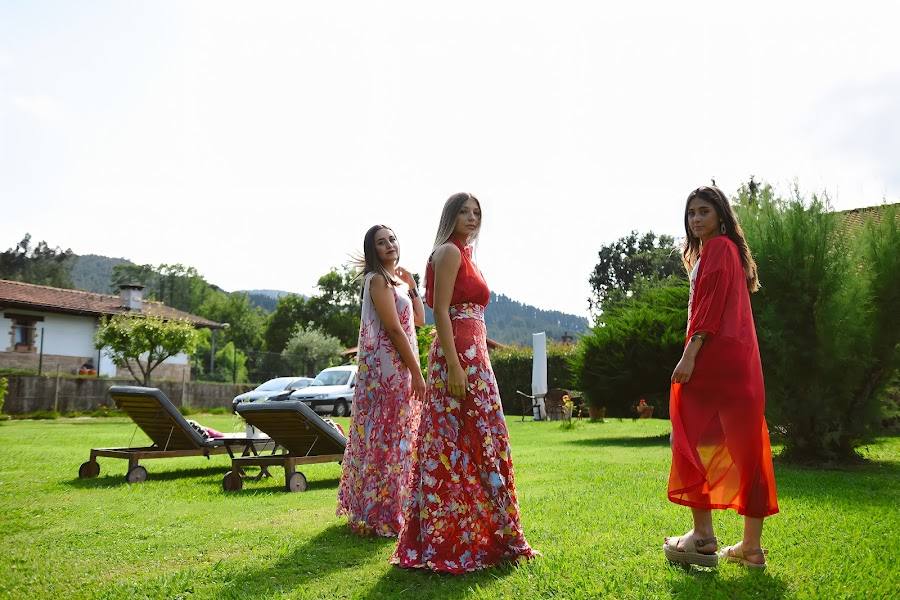 Fotos: Como Dolce y Gabbana, pero en Balmaseda: dos amigas crean los vestidos de &#039;invitada perfecta&#039; que conquistan al mundo