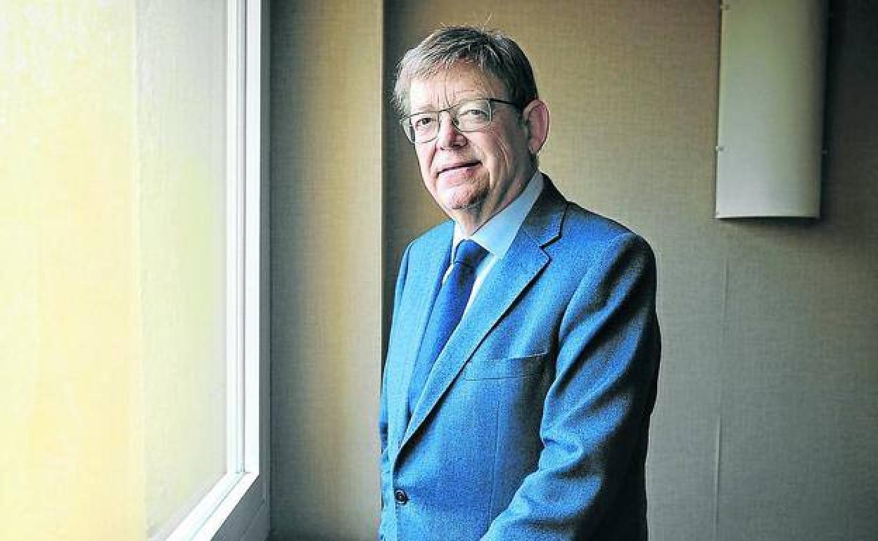 Ximo Puig, durante una entrevista celebrada en Vitoria. 