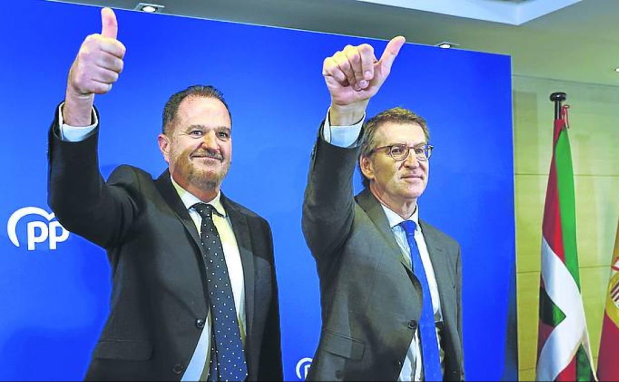 Iturgaiz y Feijóo, en un acto en Bilbao el pasado mes de junio. 