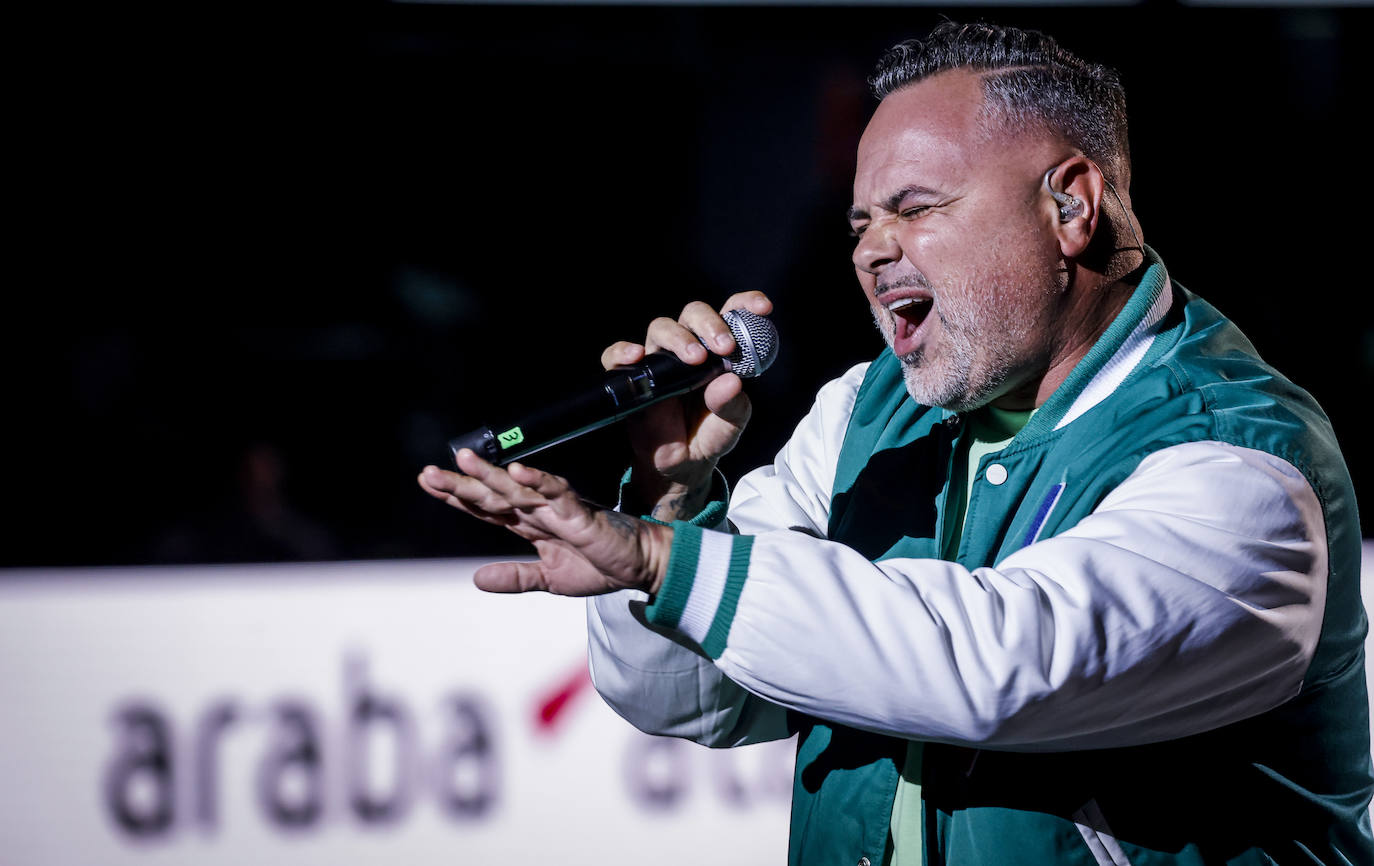 Fotos: Gran ambiente en el Buesa para el estreno liguero