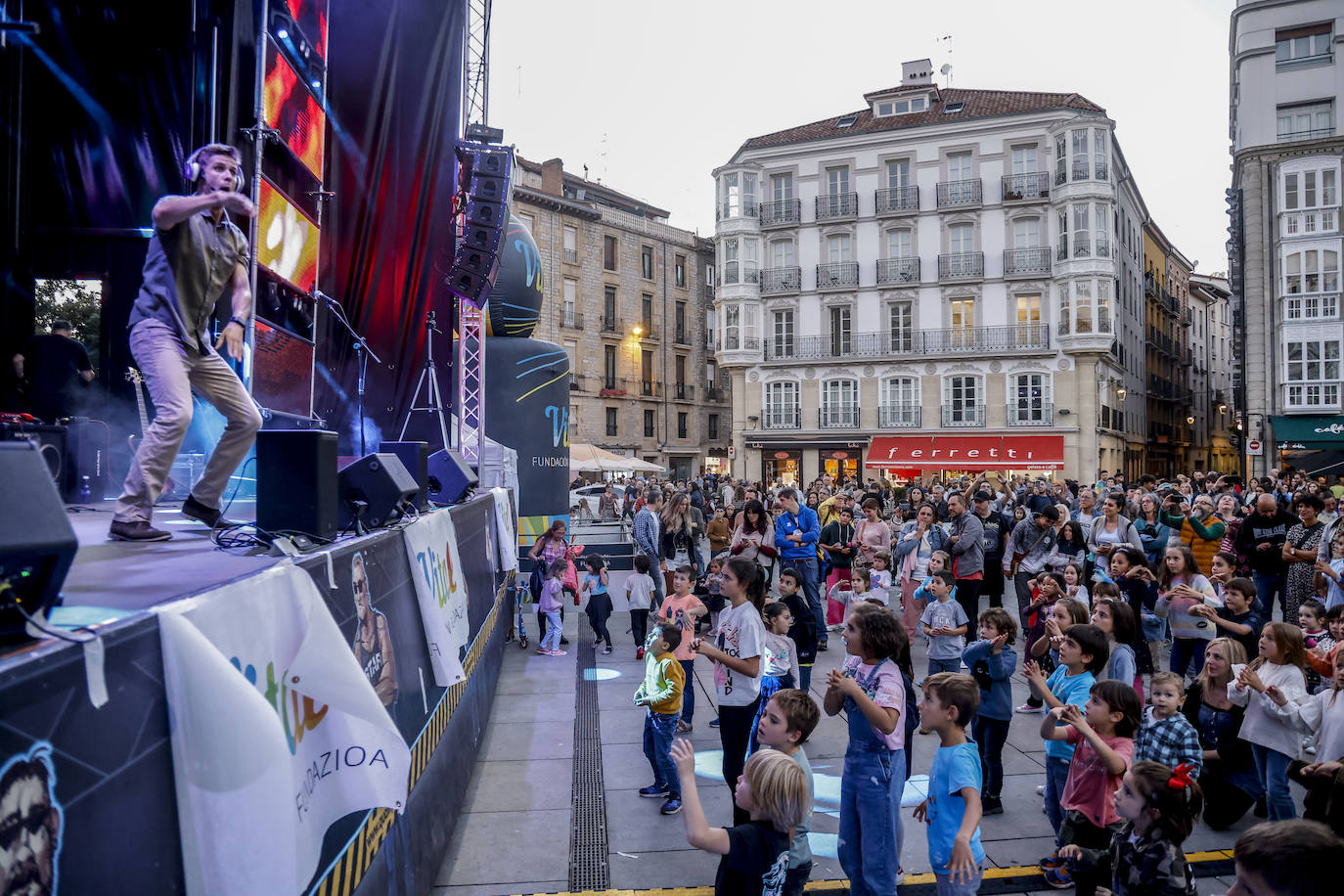 Fotos: Rock y &#039;gominolas&#039; para los diez años de la Green Capital