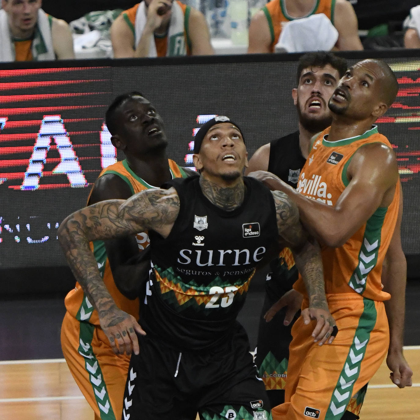 Fotos: Arrollador Bilbao Basket: el Surne gana al Betis (85-70) en Miribilla