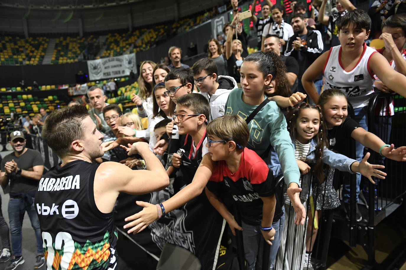 Fotos: Arrollador Bilbao Basket: el Surne gana al Betis (85-70) en Miribilla