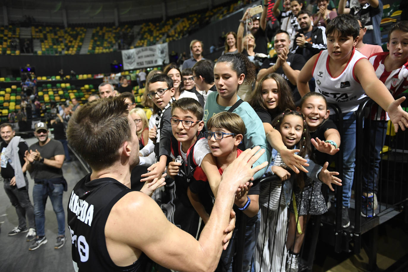 Fotos: Arrollador Bilbao Basket: el Surne gana al Betis (85-70) en Miribilla