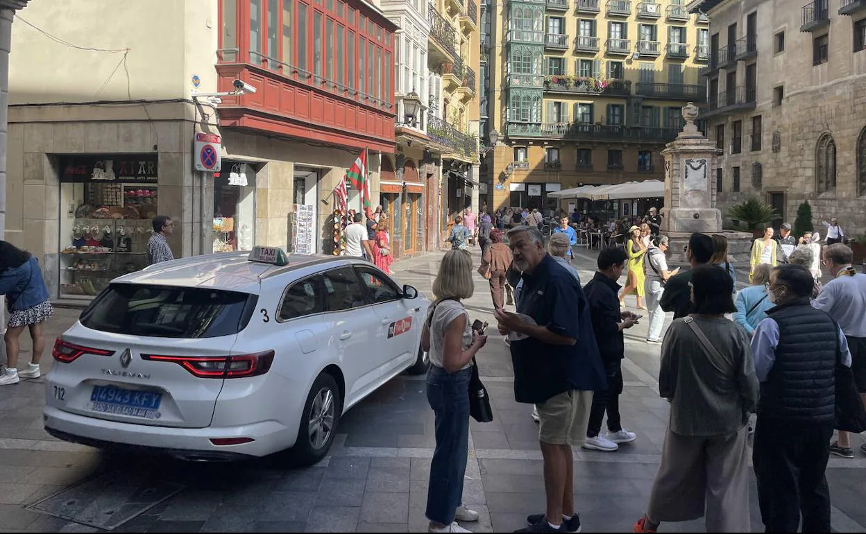 Mercado salario lino Bilbao flexibiliza las restricciones a los coches en el Casco Viejo un mes  después | El Correo