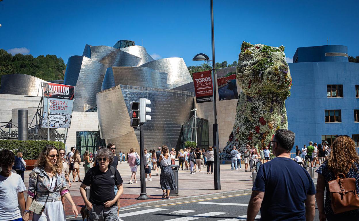 El Guggenheim es uno de los principales atractivos turísticos. 