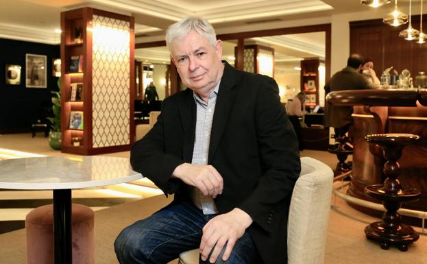 Jonathan Coe en el hotel Ercilla de Bilbao.