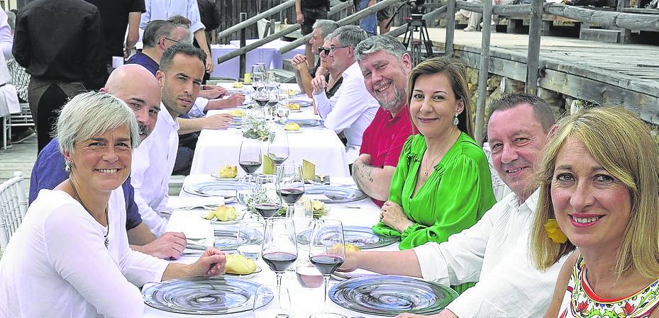 Marieta Vargas, Xabi Vitoria, Iván Sánchez, José Carlos Fuentes, Eva García Sáenz de Urturi, Alfredo fermín Cemillán 'Mintxo' y Marta Aldea.
