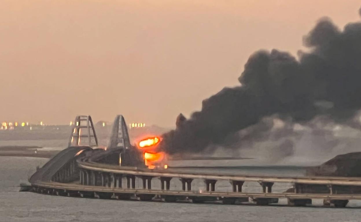 Imagen de la explosión registrada en el puente de Crimea.