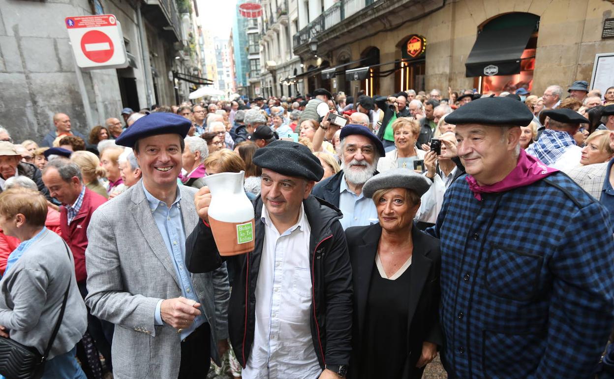 Día del Txikitero: «El txikiteo nos ahorra dinero en psiquiatras»