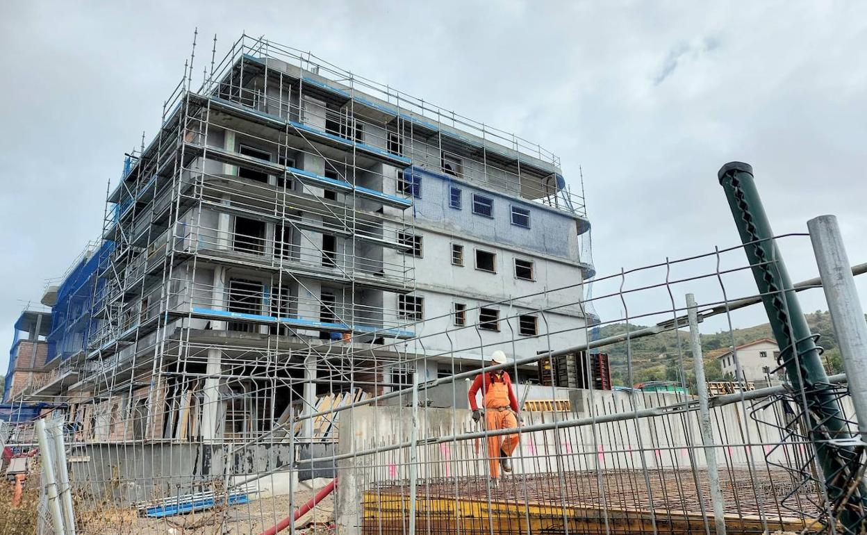 El Gobierno vasco subvencionará a las promotoras que construyan viviendas de alquiler asequible