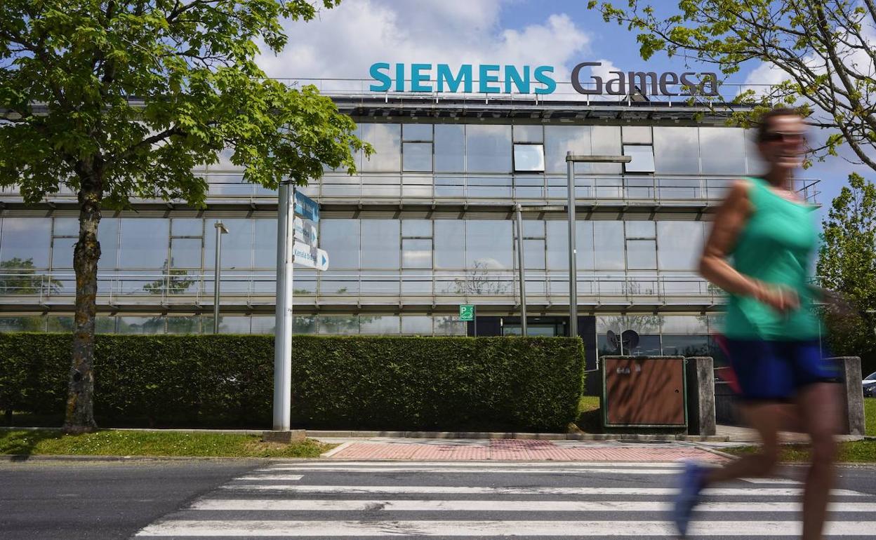 Siemens Gamesa insiste en que es «inevitable» abordar un duro ajuste laboral